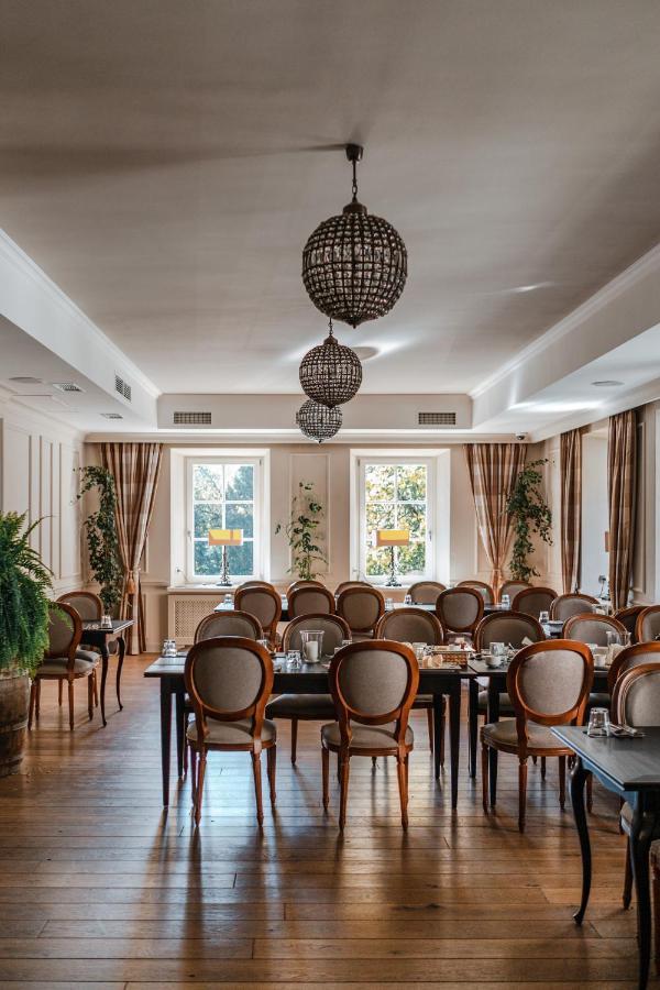 Dwór Sanna Hotel Wierzchowiska Buitenkant foto
