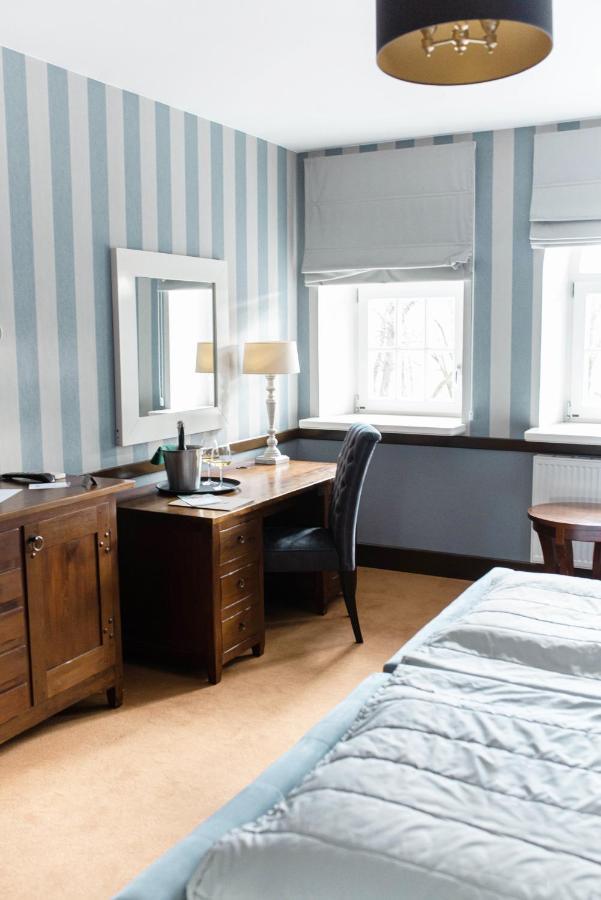 Dwór Sanna Hotel Wierzchowiska Buitenkant foto