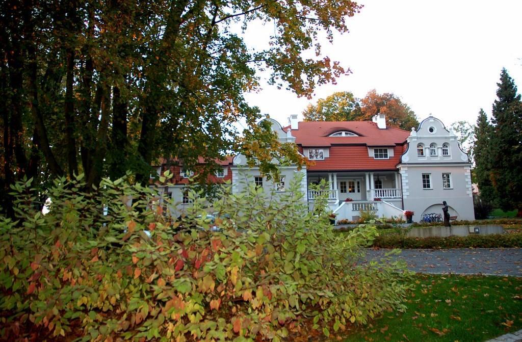 Dwór Sanna Hotel Wierzchowiska Buitenkant foto