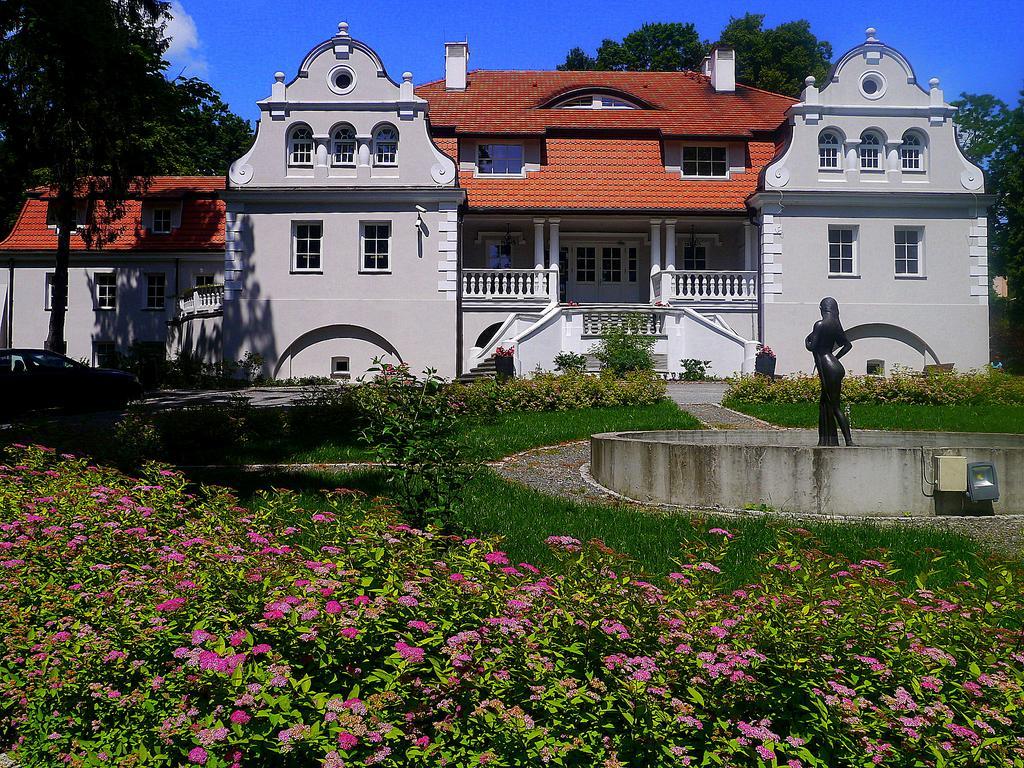 Dwór Sanna Hotel Wierzchowiska Buitenkant foto